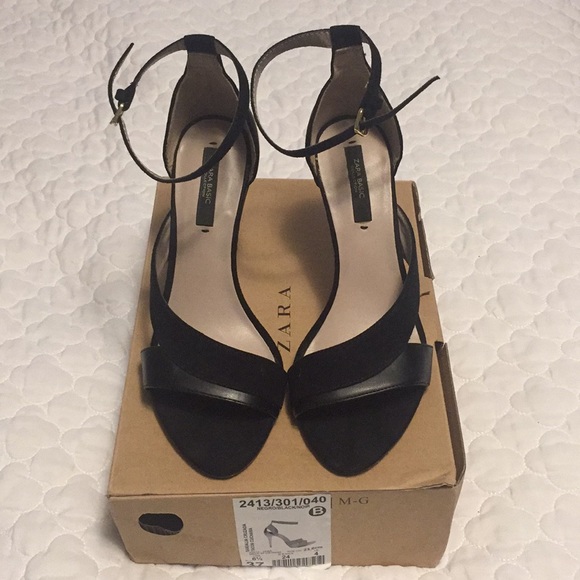 Black heels - Picture 1 of 3